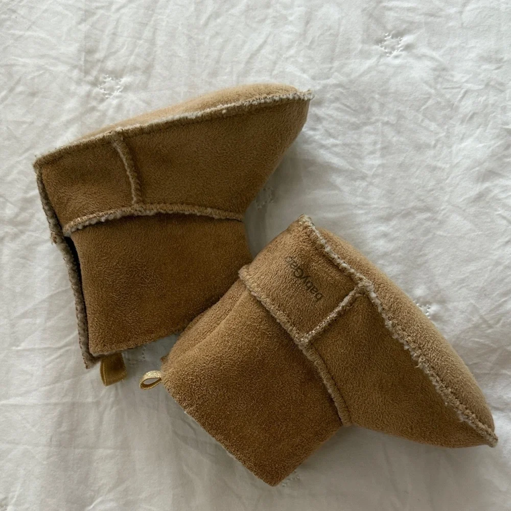 GAP Brown Kids Shoes size 6-12 months